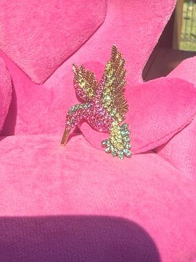 NWOT Humming Bird Crystal Rhinestone pink Brooch